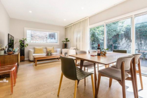 Classic Comforts - Moments to Flemington Racecourse
